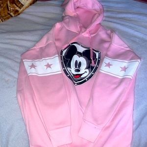 Who want it i got too many clothes